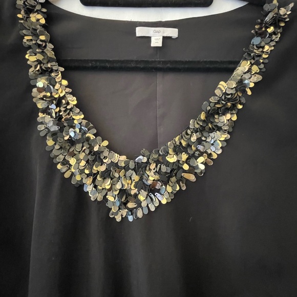 Gap black dress, size XL, decorative V neck - Picture 2 of 7